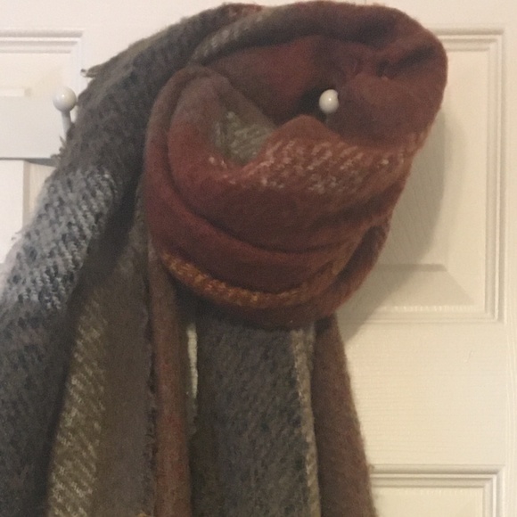 Absolutely Gigantic Stadium/Blanket Scarf - Picture 2 of 6